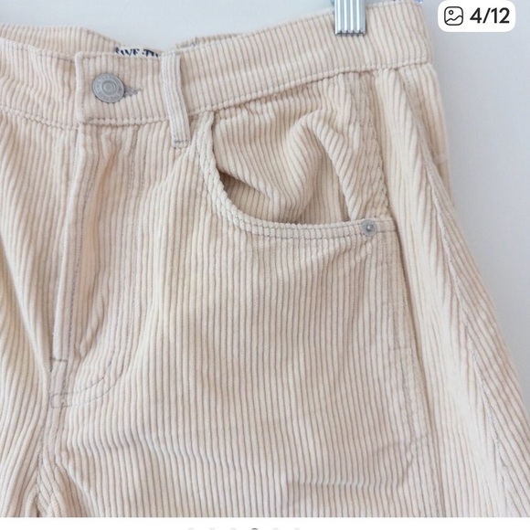 Free People Good Luck
Barrel Cords Button Fly
Corduroy’s Crop 28 NWOT
15” waist - Picture 7 of 10